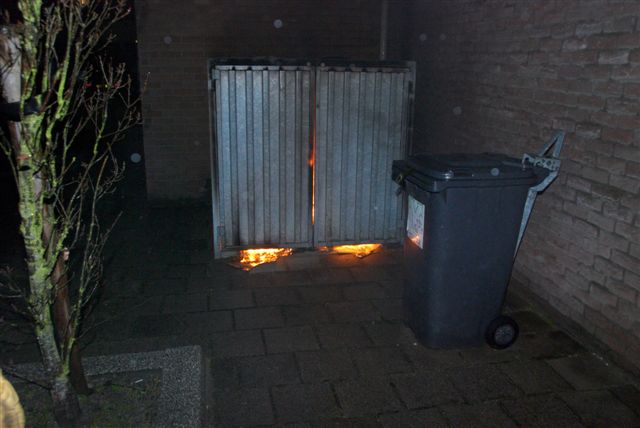 2009/35/20090119c 001 Thomsonstraat containerbrand.jpg